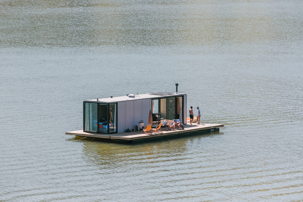 Floating House WaterlilliHaus 3 1