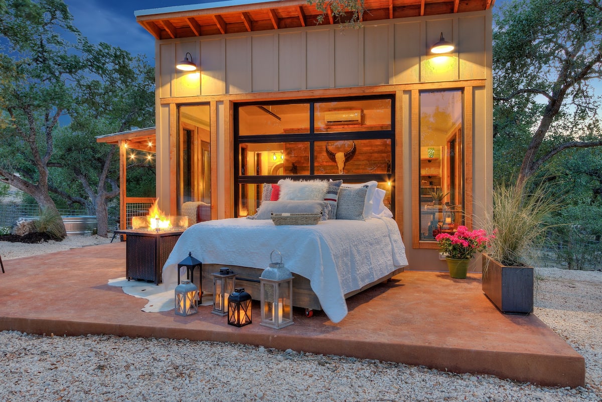 The Glass Tiny House: Hill Country Home Escape - Dream Tiny Living