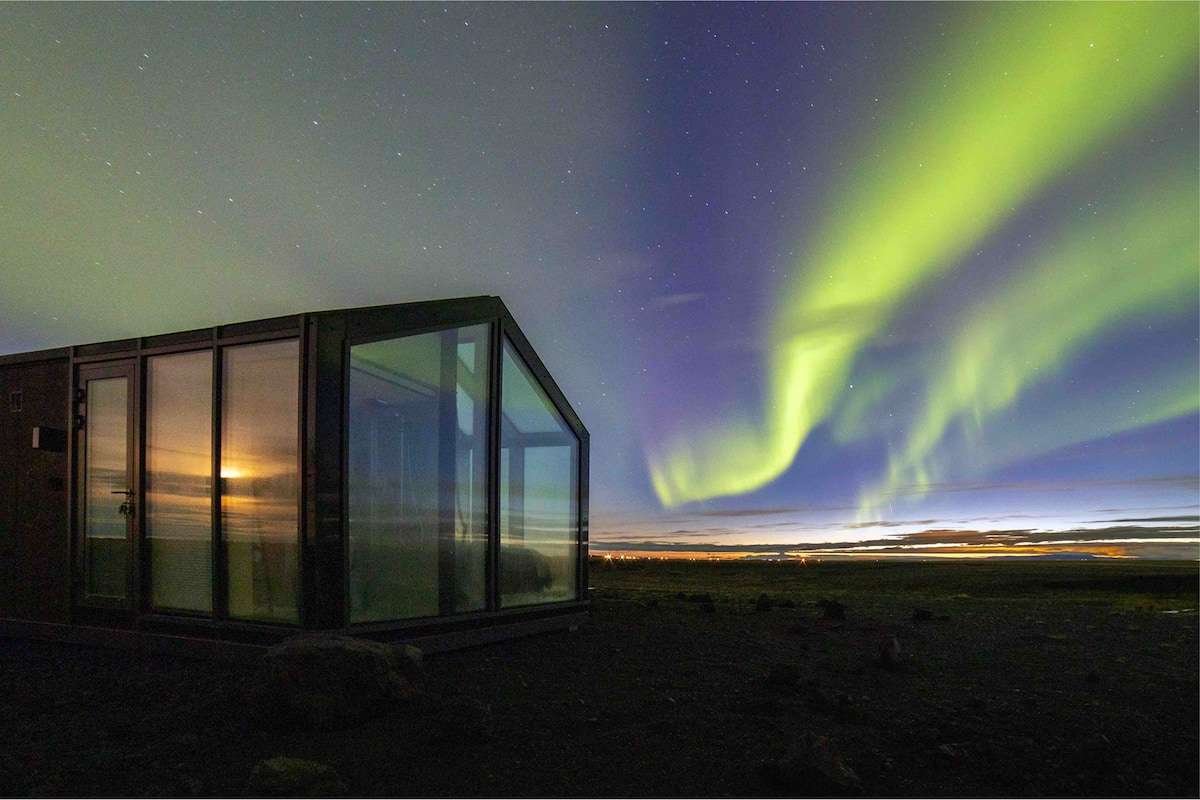 Blár Tiny Cottage with Glass and Jacuzzi - Dream Tiny Living