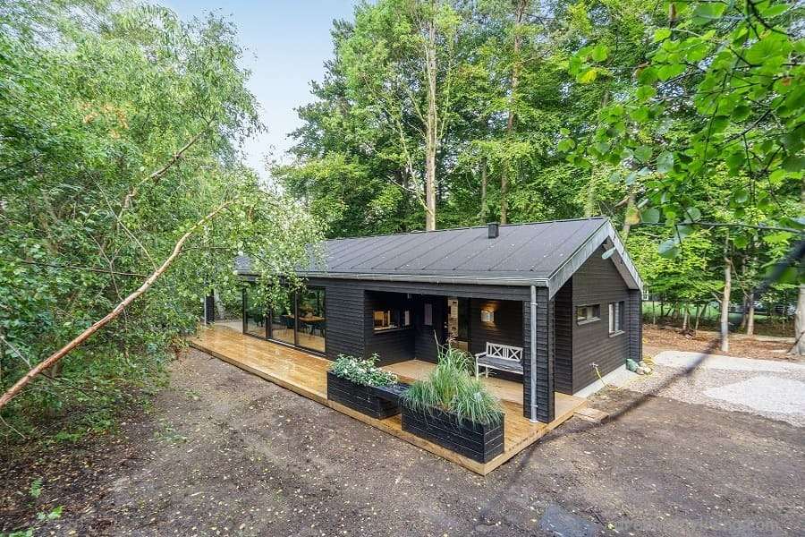 https://www.dreamtinyliving.com/wp-content/uploads/2022/12/Absolutely-Gorgeous-Designed-Cottage-For-Sale-20.jpg