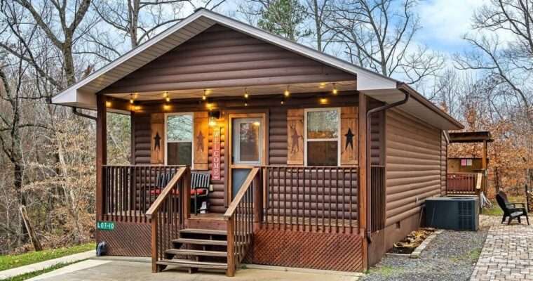 Rustic and Romantic Tiny Cabin in Heart of Pigeon Forge