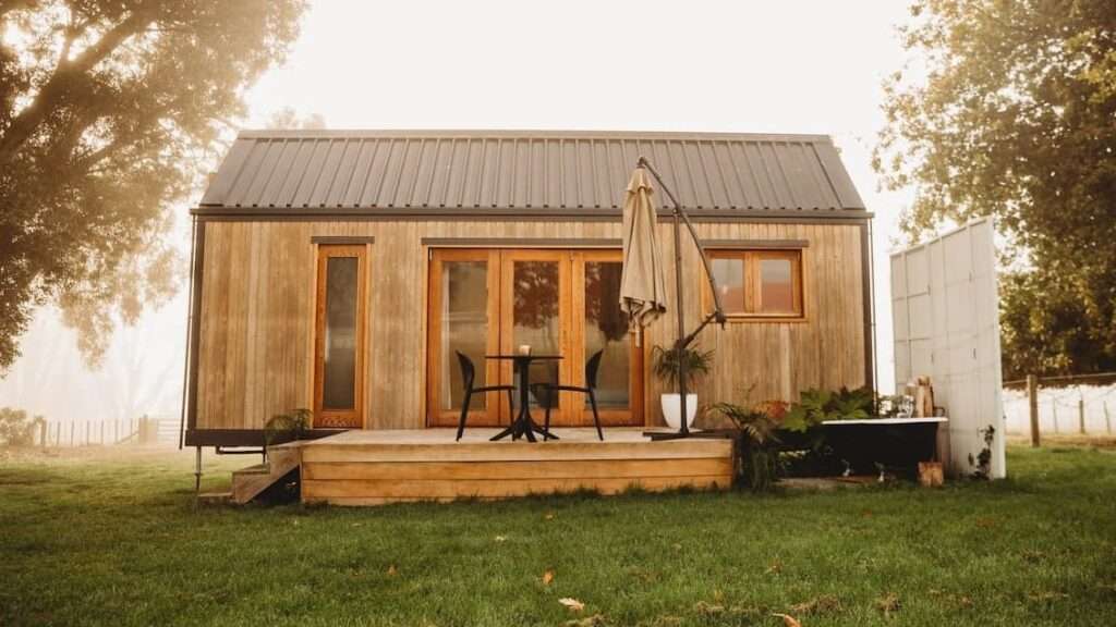 Small Wooden House Ideas With A View And Peaceful - Dream Tiny Living