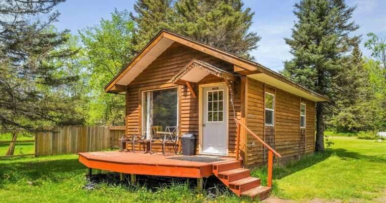 Cozy River Cabin Beside the Baptism River