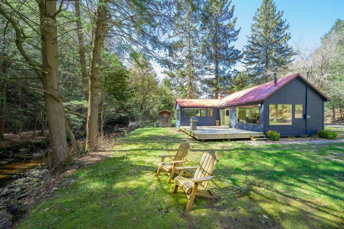 Creekside Cottage With Nature - Dream Tiny Living