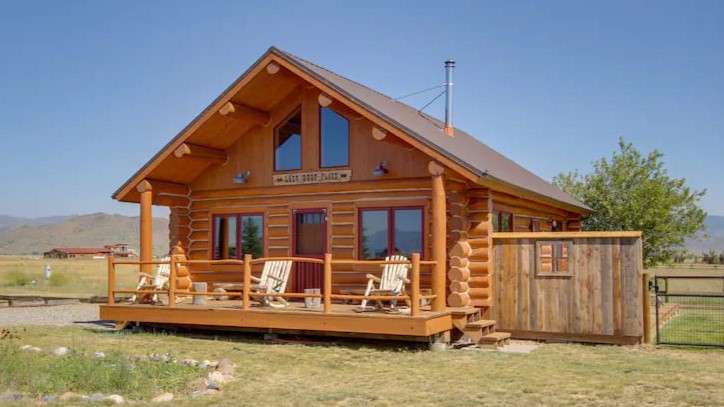 Yellowstone Tiny Cabin with Great Mountain View