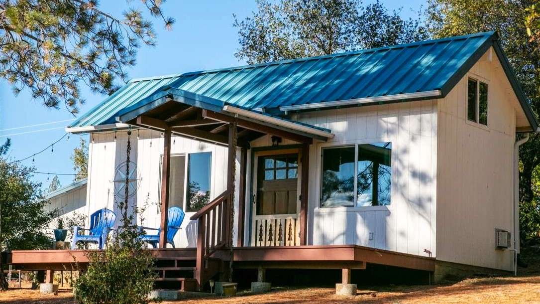 Gorgeous Tiny Cottage Next to Bandit Town