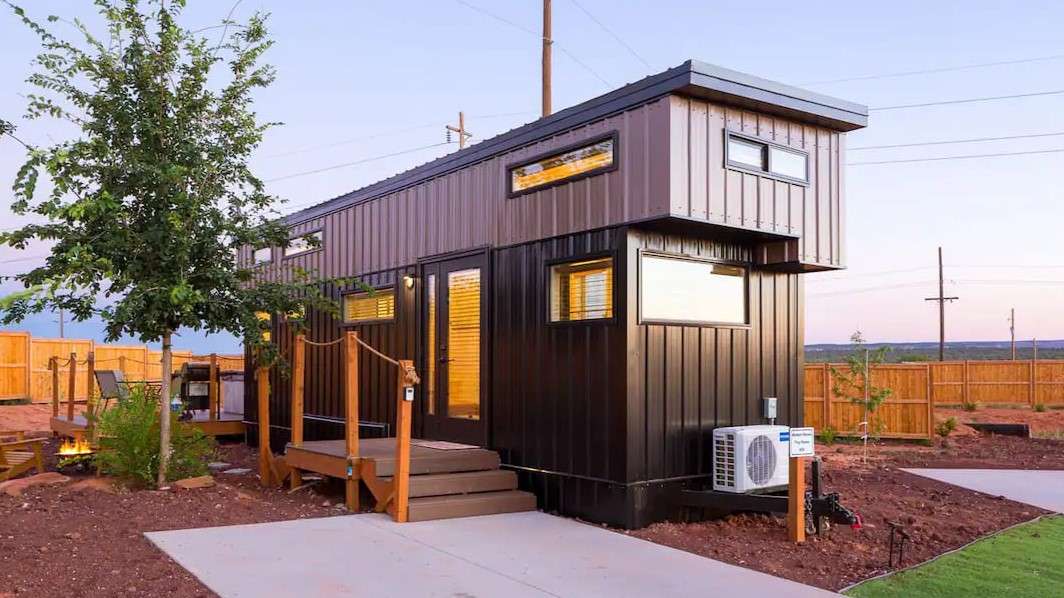 Tiny Modern Haven with Jacuzzi