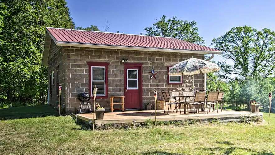 Rural Pine River Small Cabin