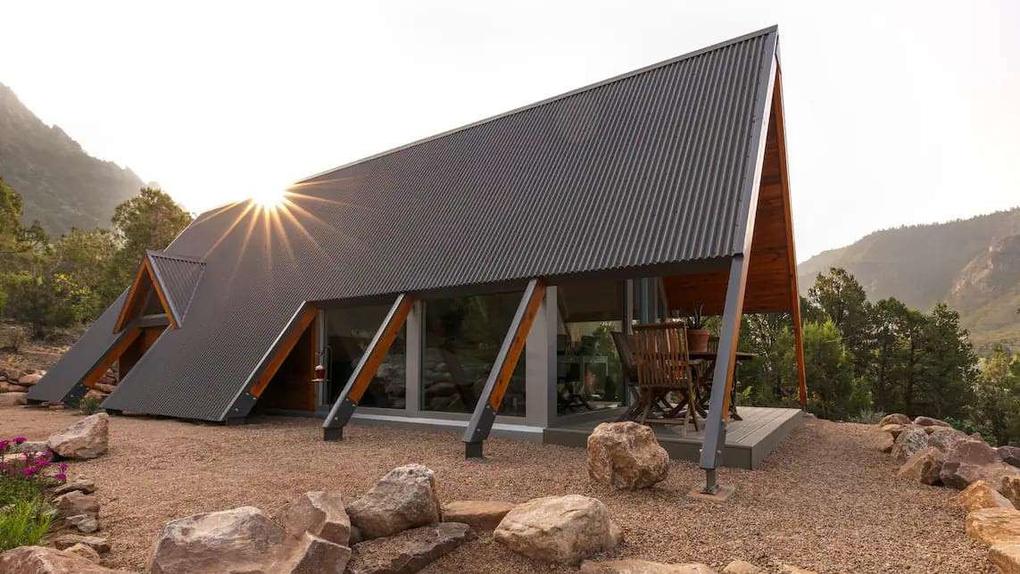 Charming Mountainside Cabin